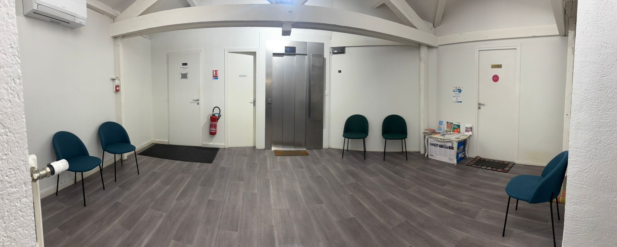 Salle d'attente, espace d'accueil